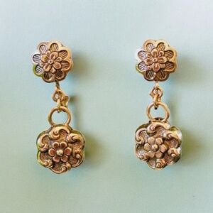Vintage EARRINGS 3D Puffy Flower Antiqued Gold DANGLE Screwbacks with Sp…